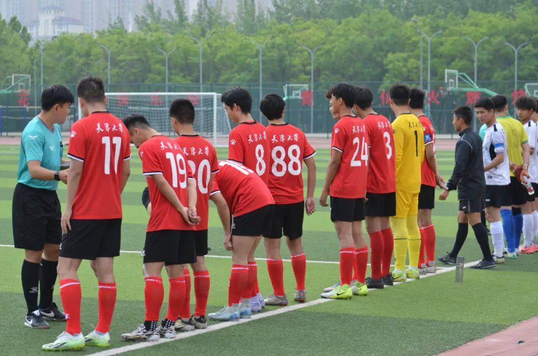 包含胜利在望：中国足球队跻身八强的词条