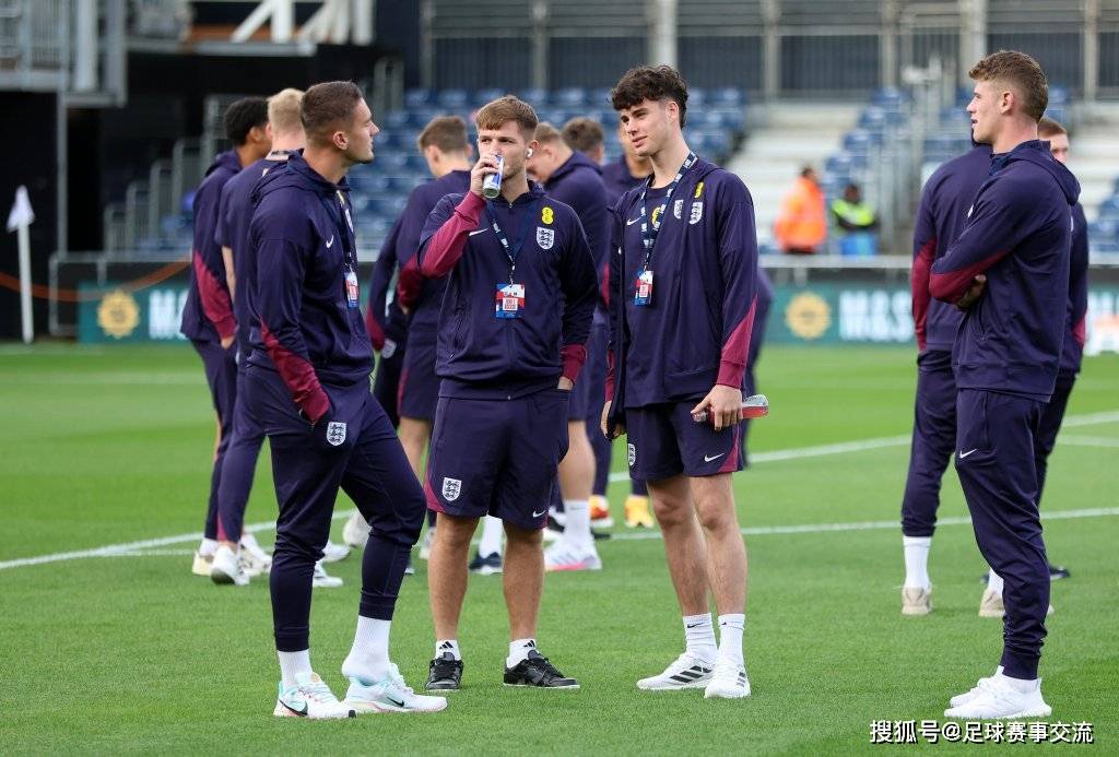 英格兰与捷克战平情势僵持
