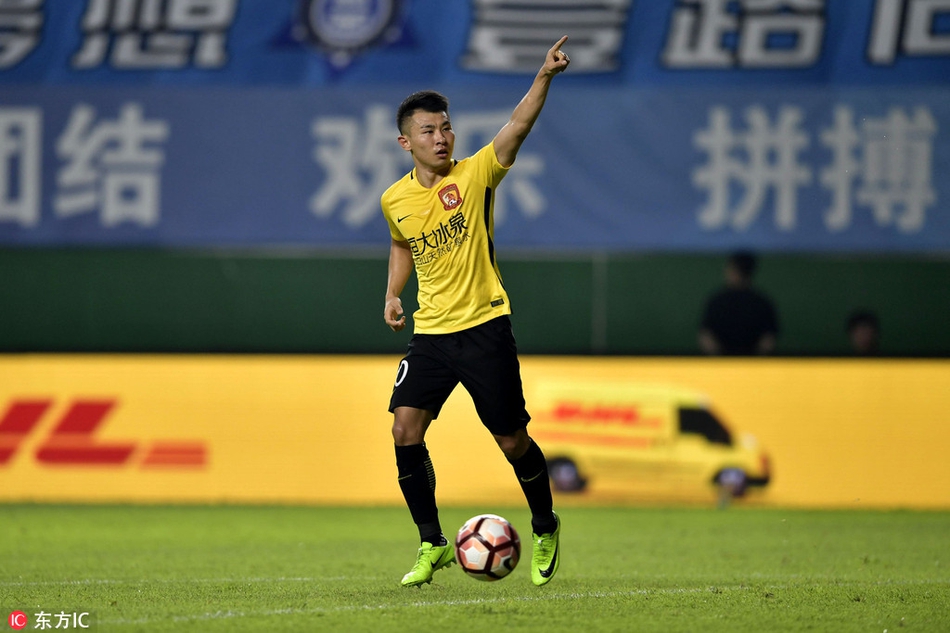 关于广州恒大客场2-1战胜天津泰达，升至中超榜首！的信息