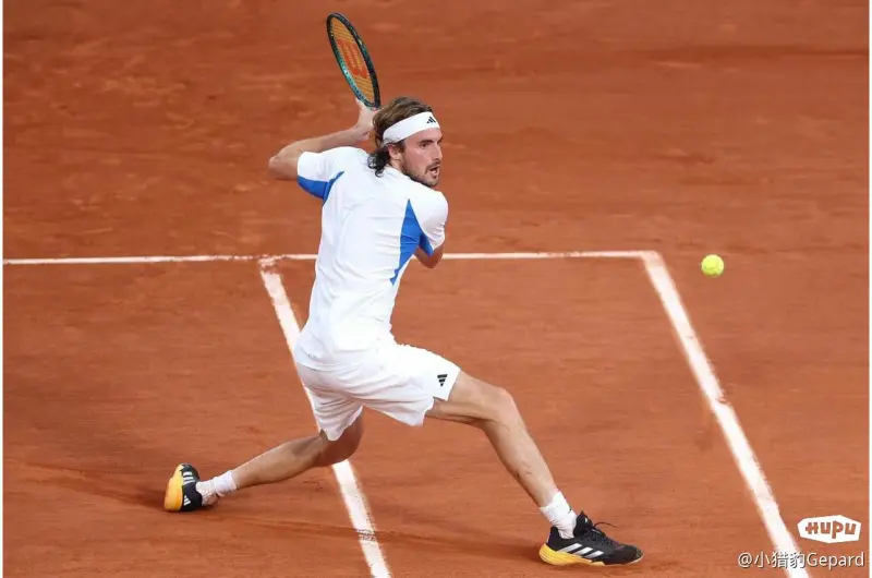 西班牙网球队轻取英国网球队，西西帕斯统治全场的简单介绍