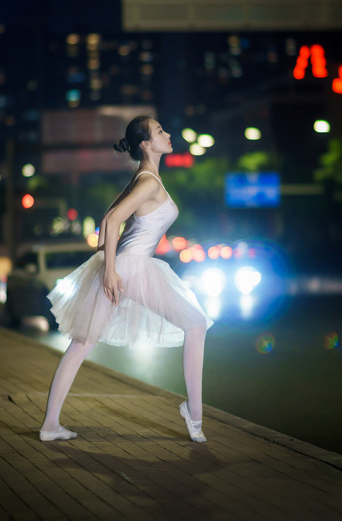 开云体育入口-45分表演！米切尔爆发单骑救主，灰熊提前终结悬念老鹰