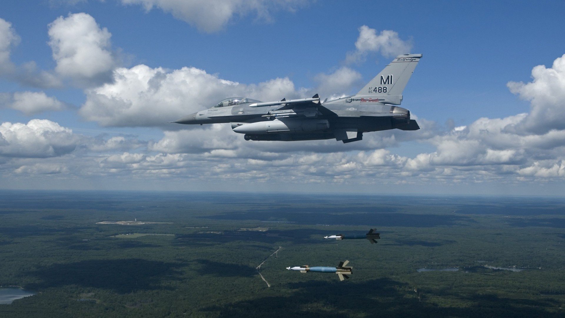 开云体育官网-稳定基石与整体风暴，现代足球的两种胜利哲学