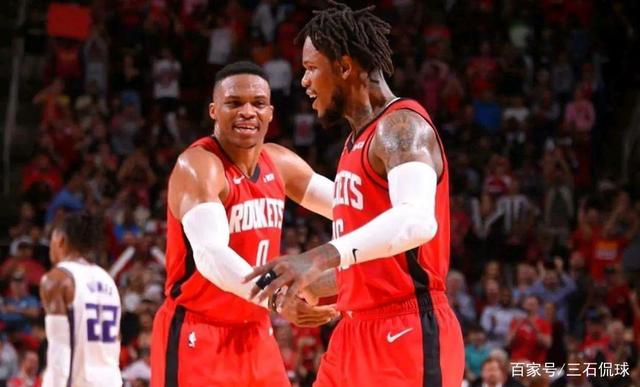 英超争冠焦点战，雄鹿战术压制山西队