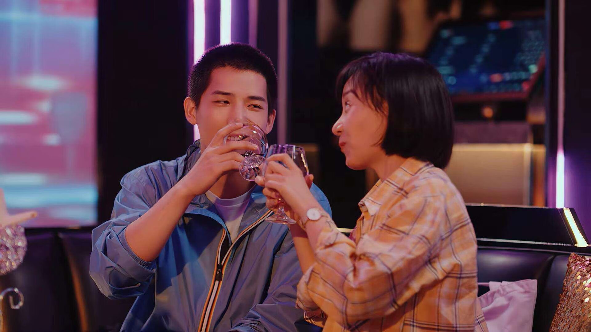 小贾伦绝杀破魔咒！湖人灭绿军夺魁，无名英雄颠覆总决赛剧本