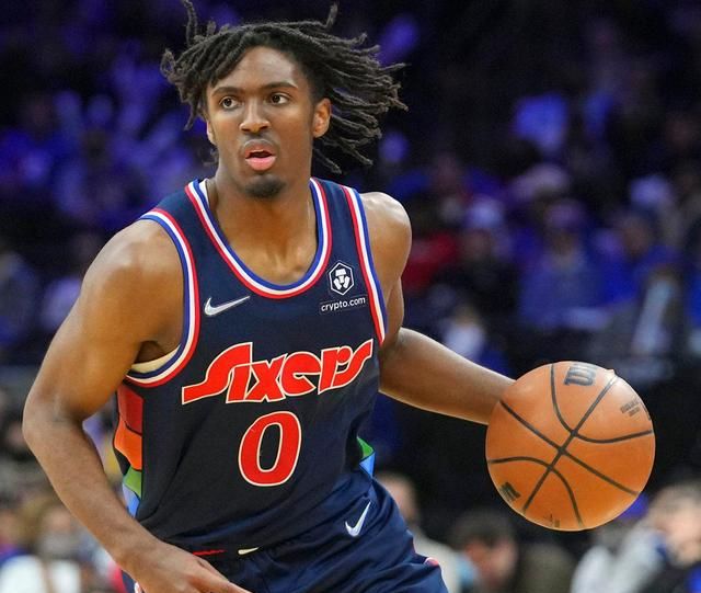 恩比德表现堪称教科书，开拓者单节拉开雄鹿